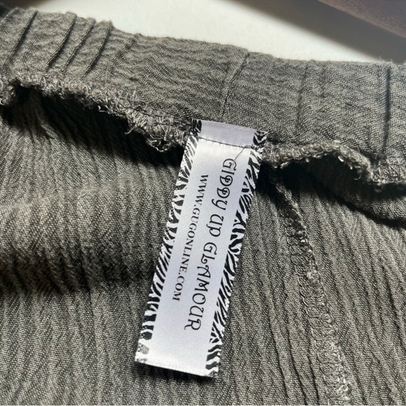 Giddy Up Glamour Womens Gray Flowy Bell Sleeve Crinkle Peasant Top Size Medium - Picture 8 of 11